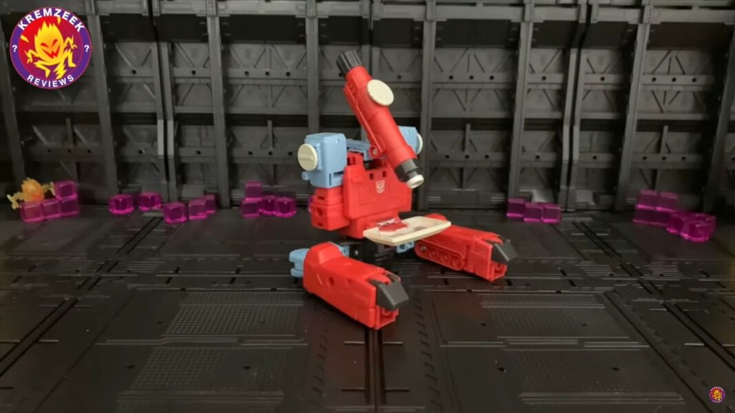 Transformers Studio Series 86 Perceptor More In Hand Image  (15 of 22)